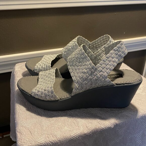 BOGO FREE Gold Pair with these Steve Madden Metallic Mesh Wedge shoes - Picture 5 of 5